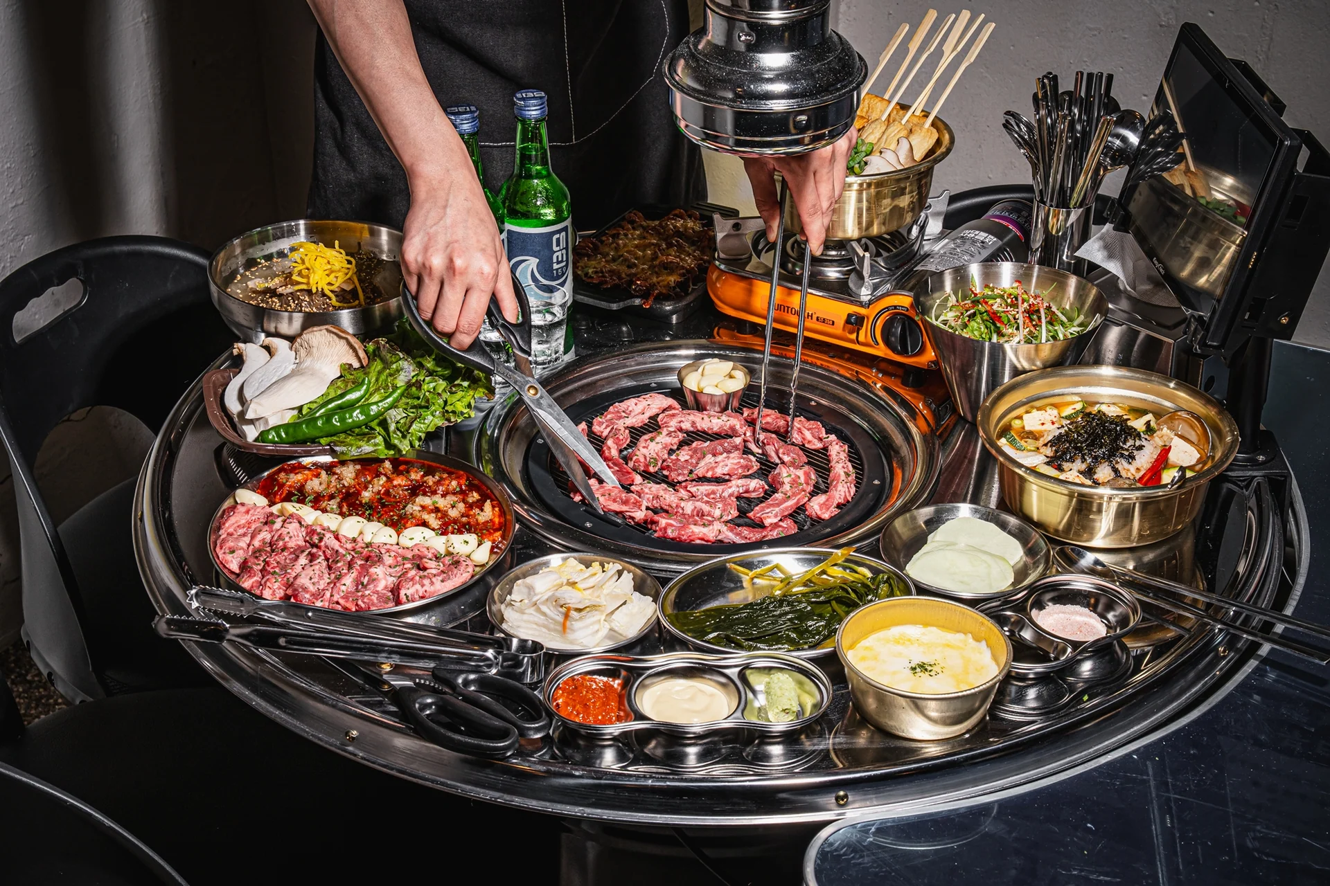 원조서면소갈비살 한판 — 셰프 손과 진로 소주, 사이드 12종